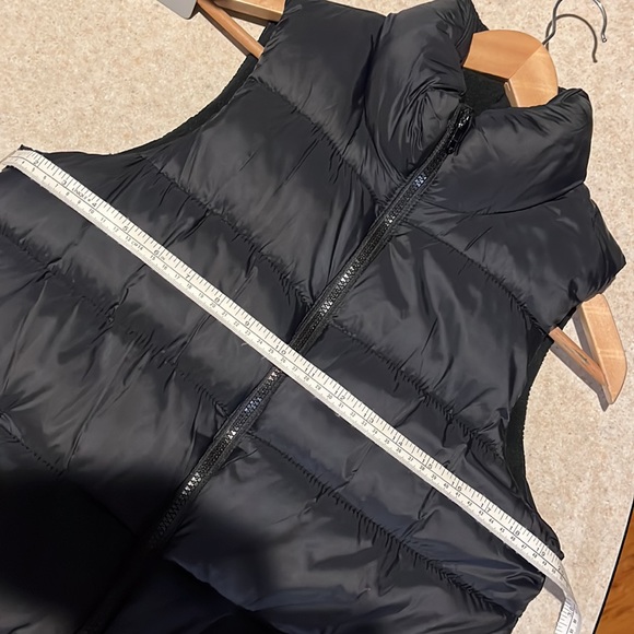 ❄️ Old Navy Black Vest - Picture 8 of 9
